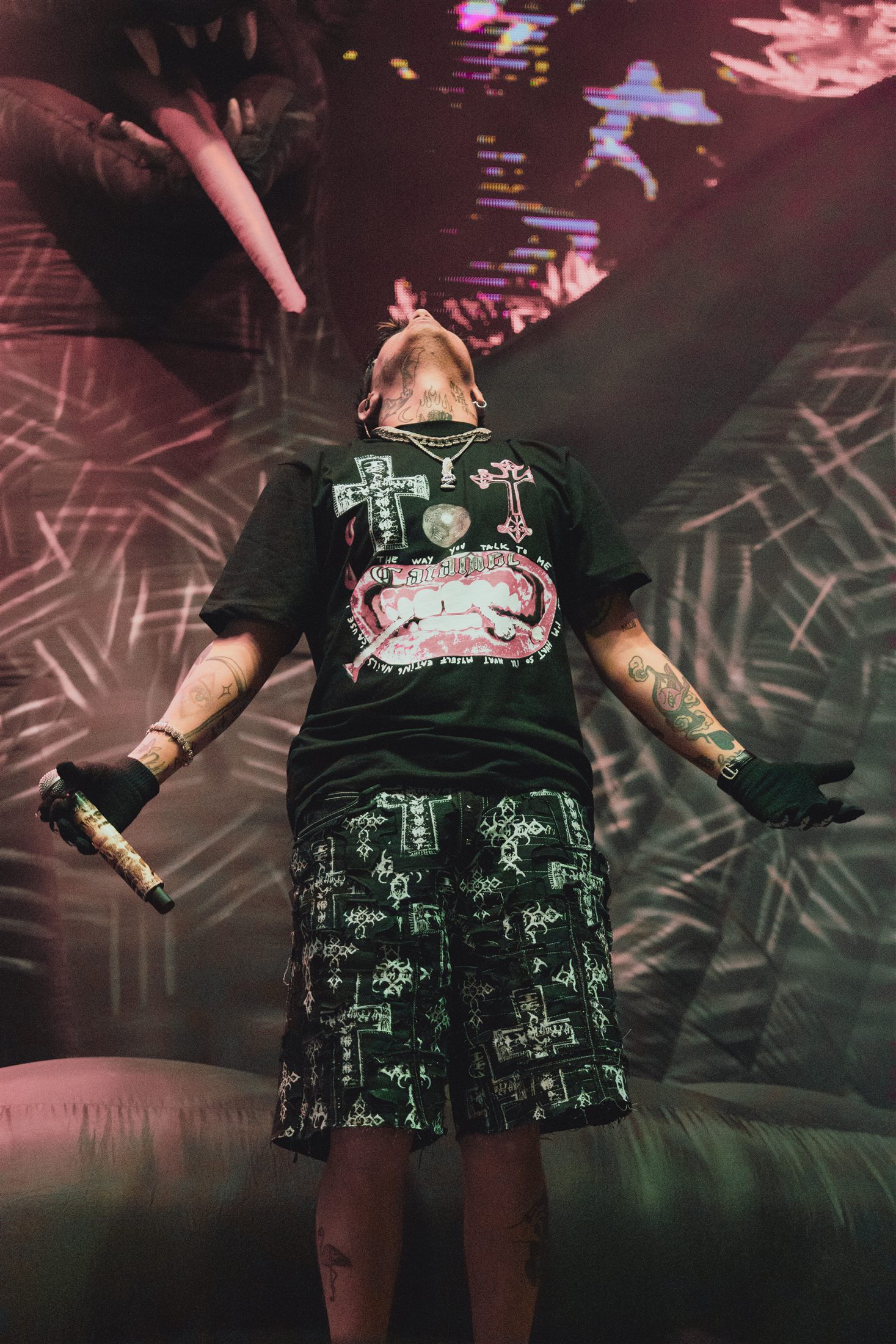 Cro sobre el escenario de Boombastic Gijón 2024 - fotografía de Noland Live