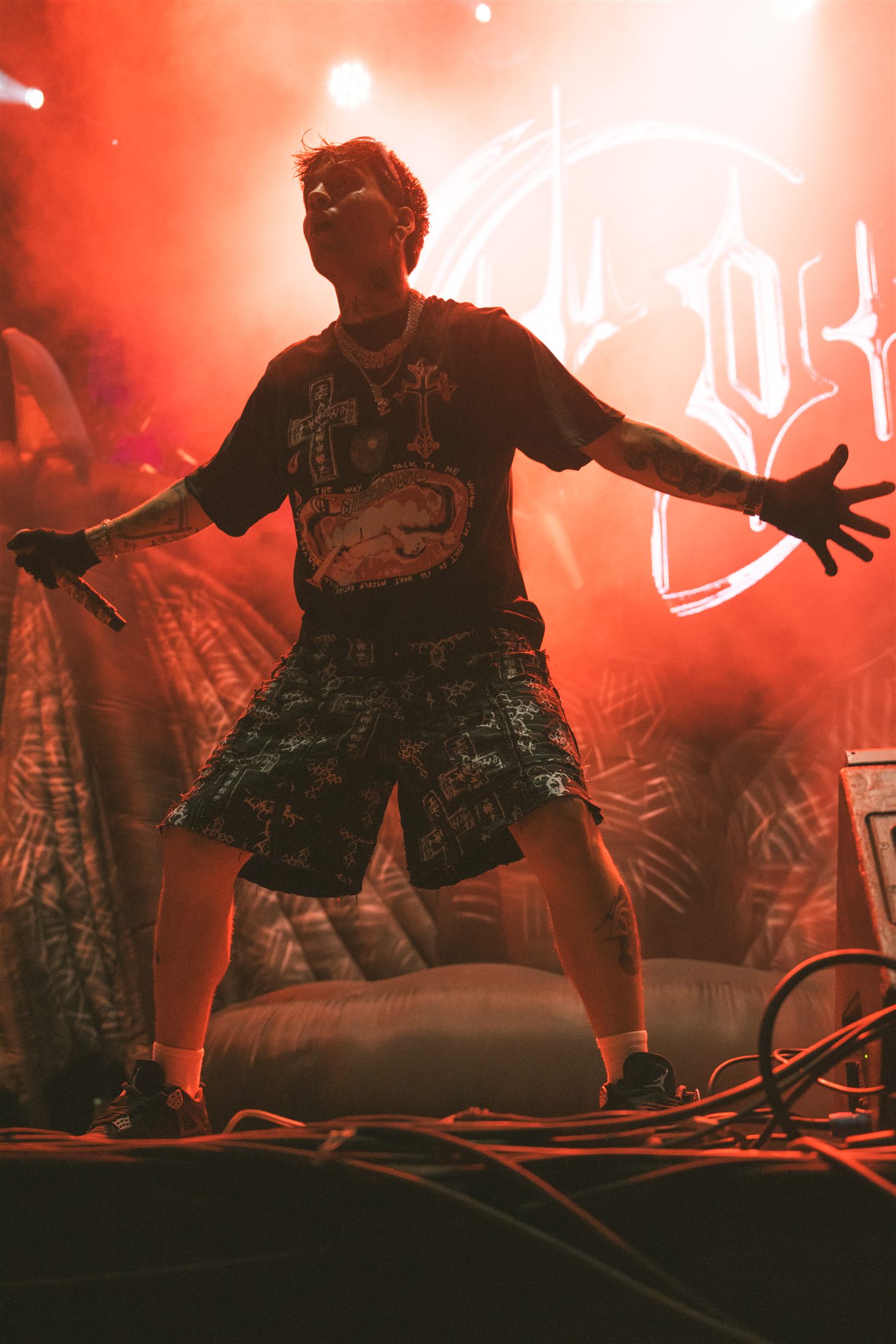 Cro sobre el escenario de Boombastic Gijón 2024 - fotografía de Noland Live